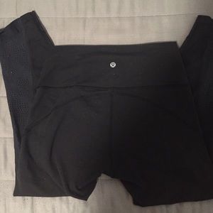 Lululemon yoga pants in black